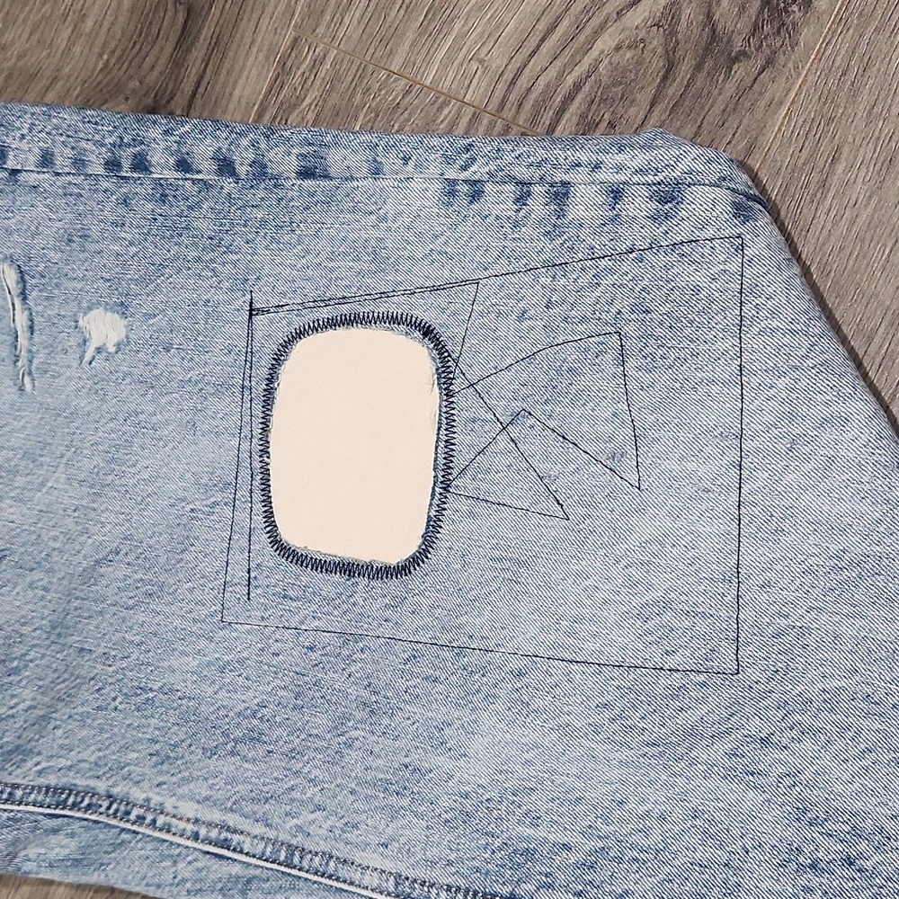 Euc Universal Threads White Patch Threaded Lightw… - image 3